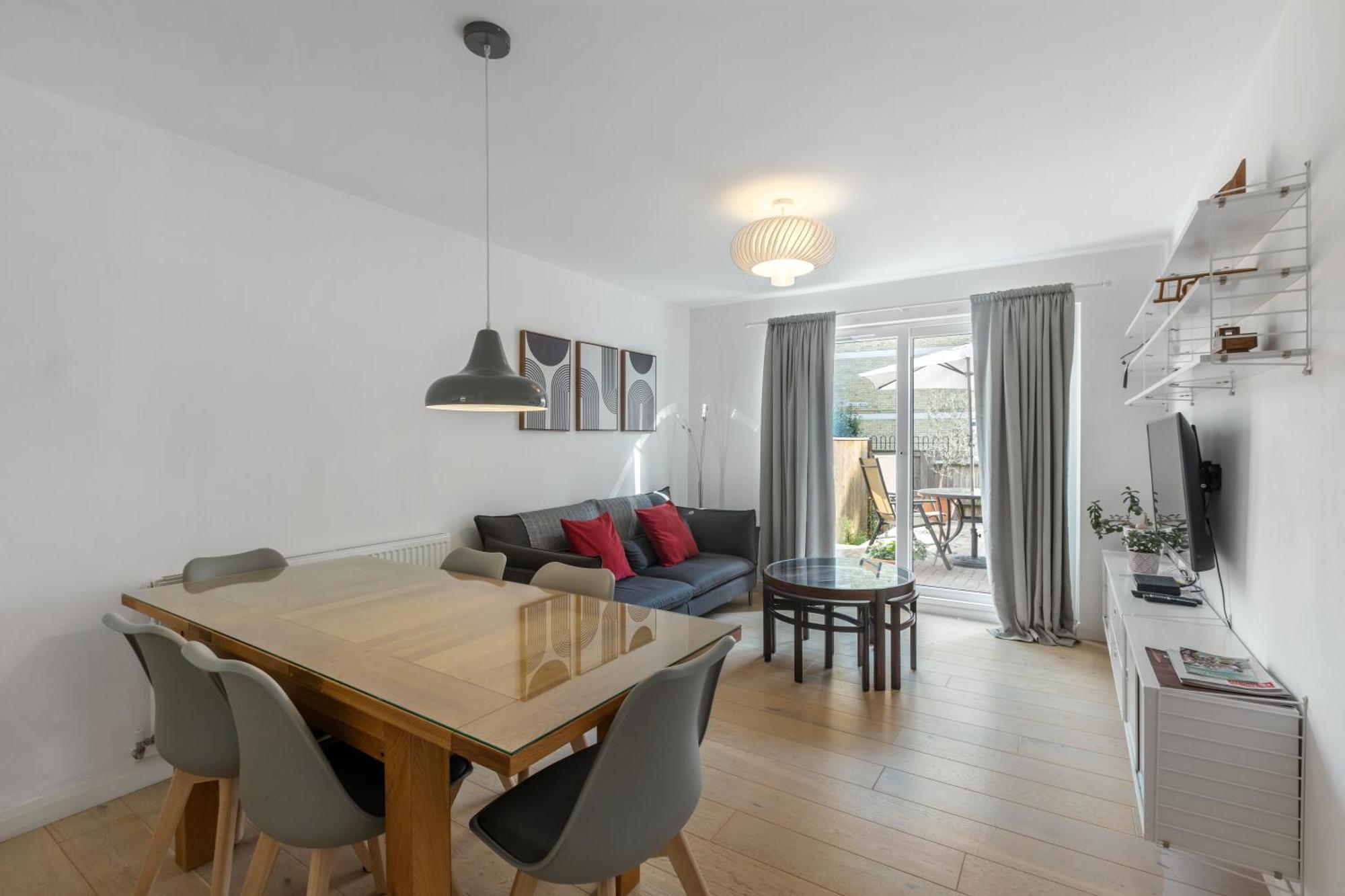 4 Bed 2 Bath - Modern Flat Right On Columbia Road! Case de vacanță Londra
